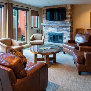 Alpenglow Executive Suite in Breckenridge Living Room